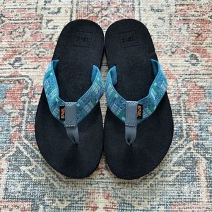 BRAND New Teva Sandals/Size 6